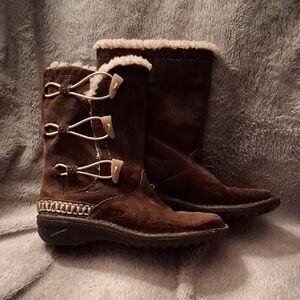 Ugg Australia 5183 Embroidered 7 Apres Ski Brown Suede Winter Boots